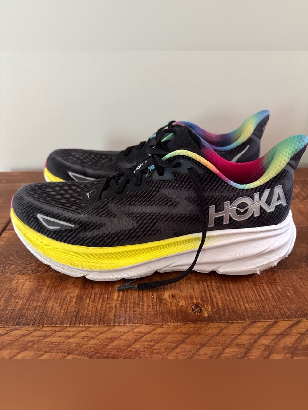 Hoka Mens Clifton 9  10D Black Yellow Rainbow Running Shoes Cushioned Athletic
